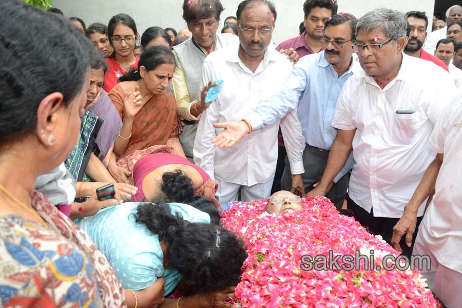 c narayana reddy funerals at mahaprasthanam11