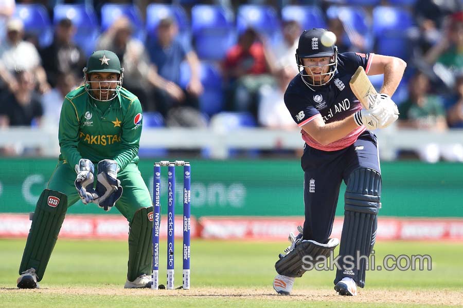 Pakistan stun England to win by 8 wickets and reach final12