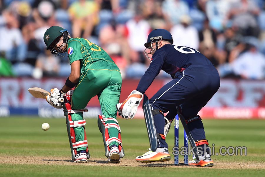 Pakistan stun England to win by 8 wickets and reach final22