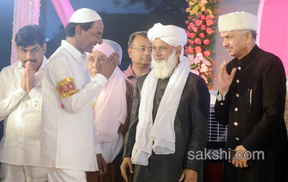 TRS Gvt Organises Iftar Party At LB Stadium - Sakshi3