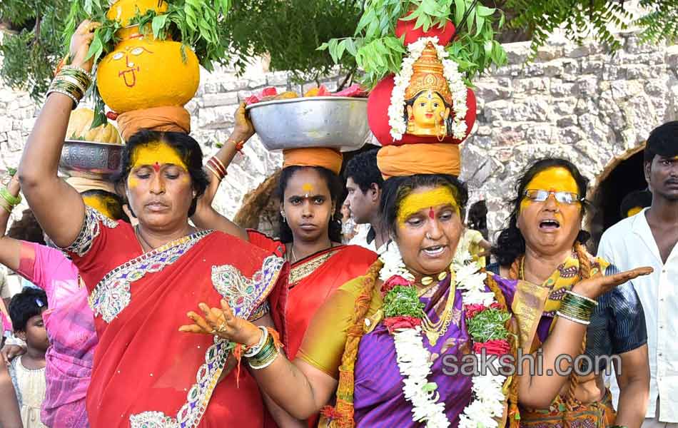 golkonda bonalu - Sakshi8