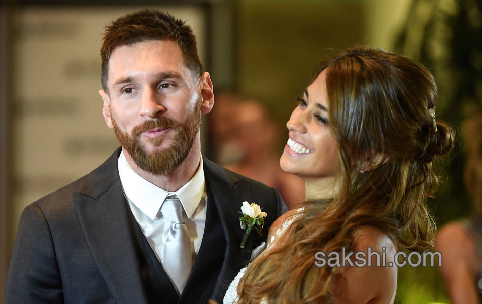 Lionel Messi marries his childhood sweetheart in a ceremony1