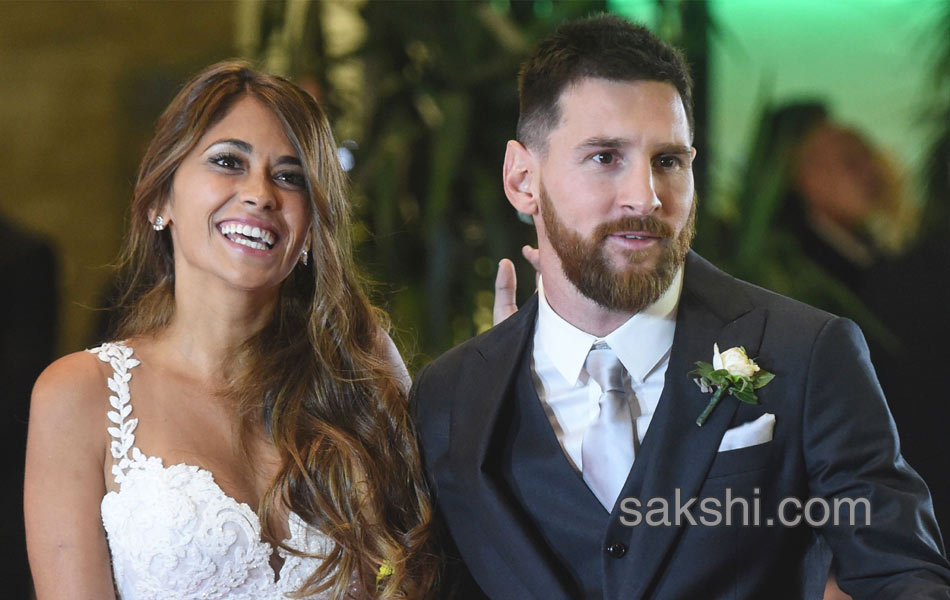 Lionel Messi marries his childhood sweetheart in a ceremony3