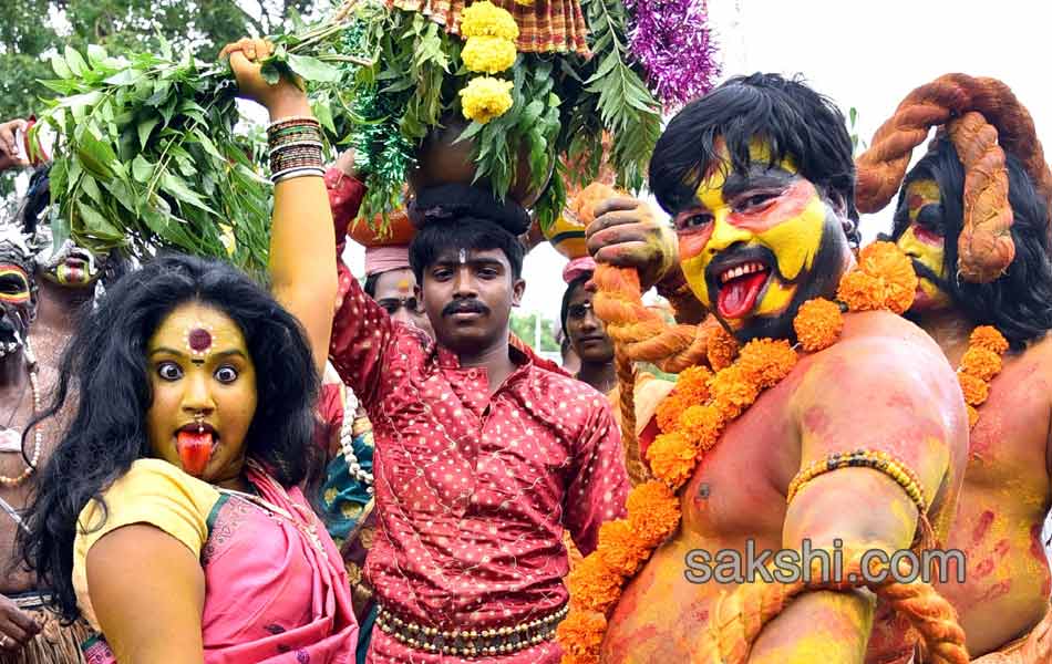 laldarwaza bonalu1