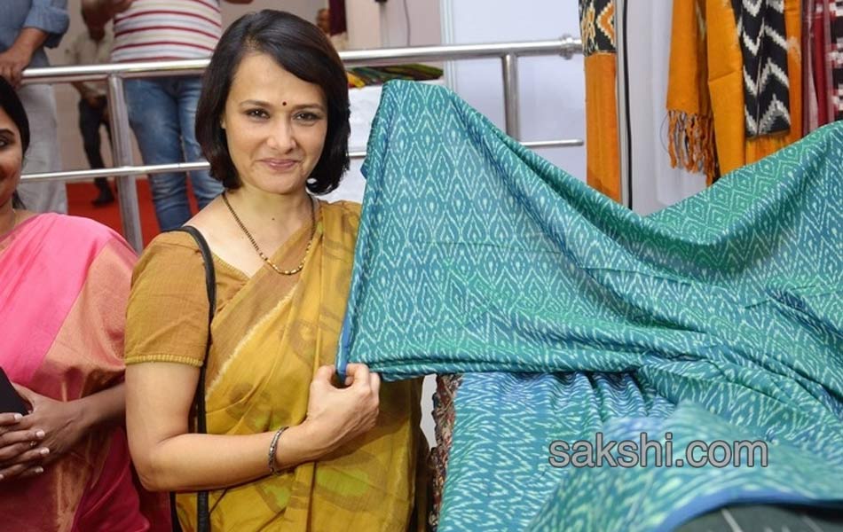 Akkineni Amala Inaugurates Go Swadeshi Expo4