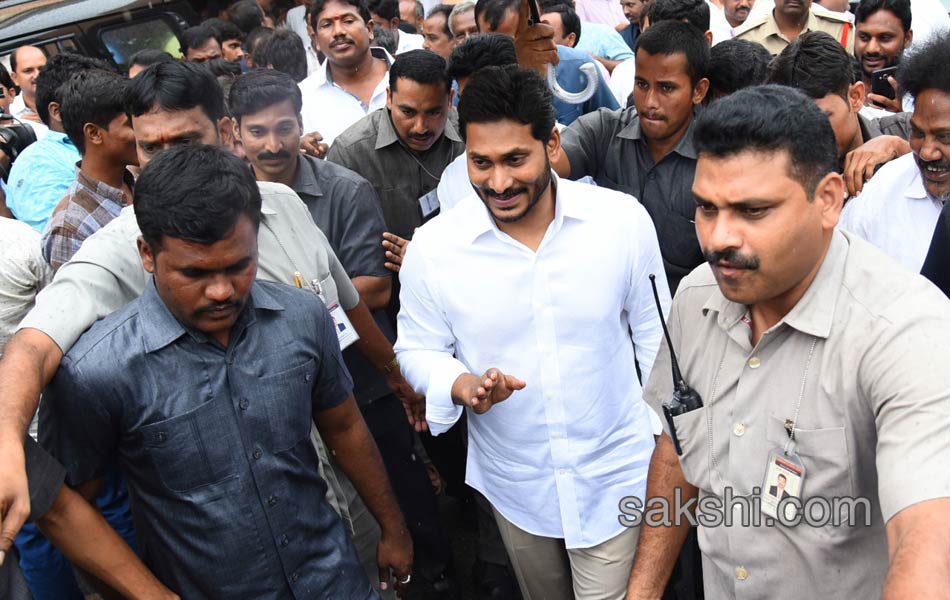 ys jagan mohan reddy vote in PresidentialElection - Sakshi3