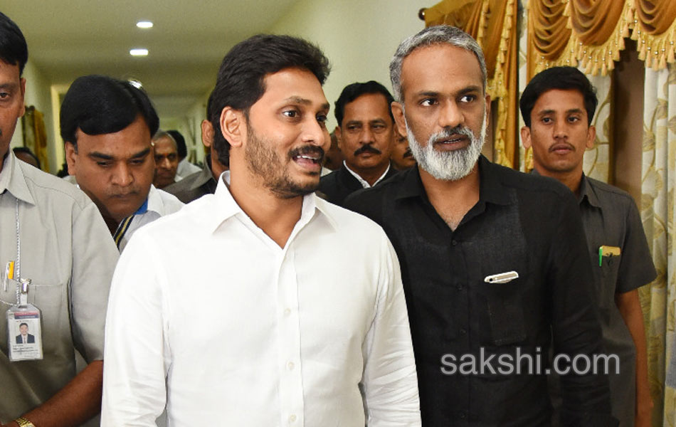 ys jagan mohan reddy vote in PresidentialElection - Sakshi18