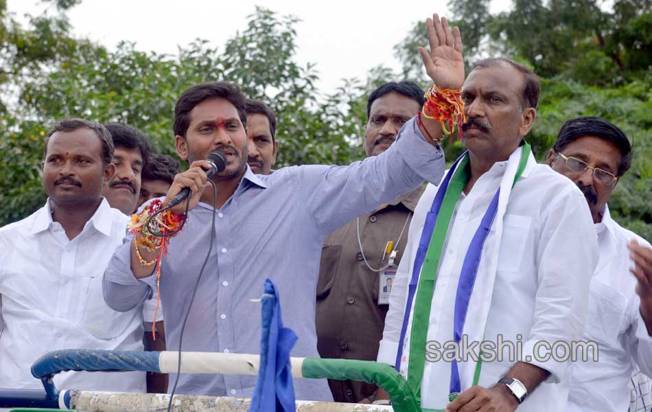 YS Jagan Tour in Nandyala - Sakshi32