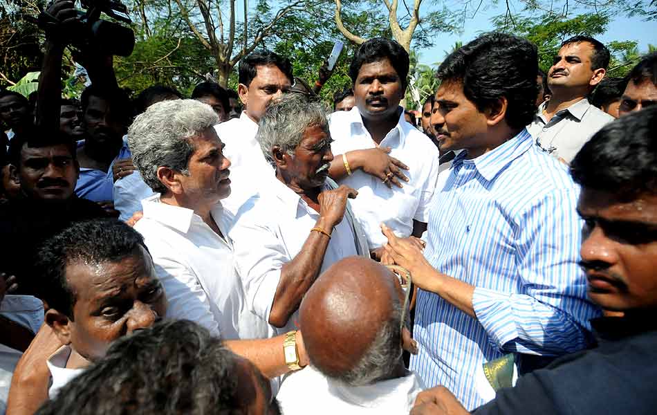 YS Jagan tour of helen cyclone affected areas - Sakshi3