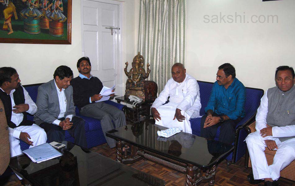 YS Jagan meets Deve Gowda - Sakshi8