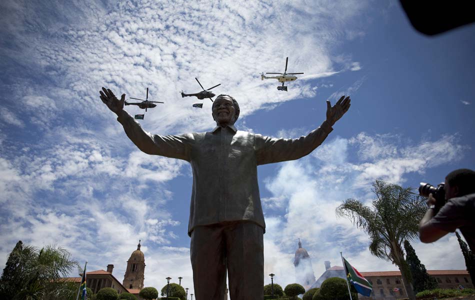 Nelson Mandela buried in the rolling hills of South Africa8