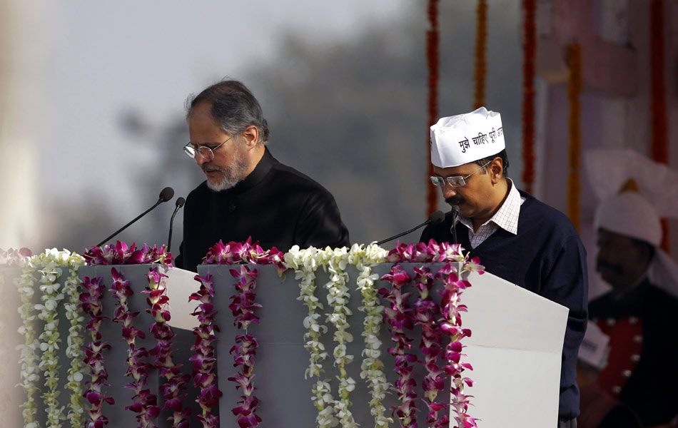 arvind kejriwal take oath I will never take bribe I will never give bribe - Sakshi2