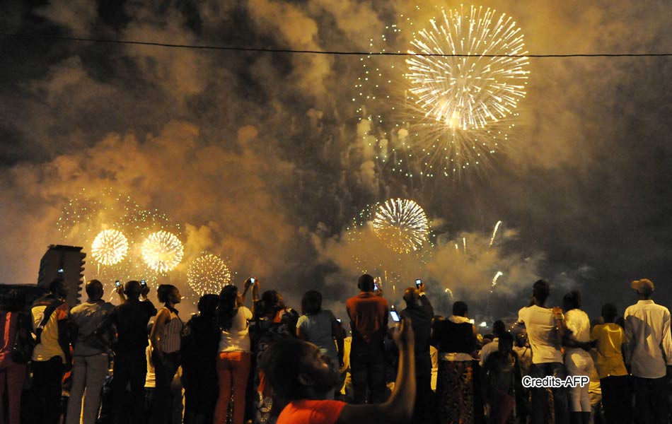 Fireworks explode over Ebrie Lagoon during New Year celebrations - Sakshi16