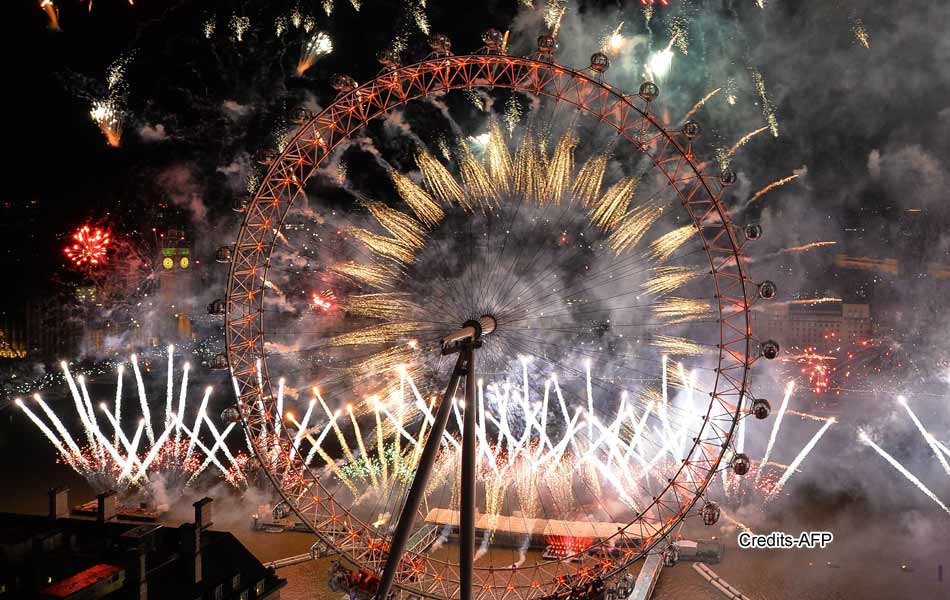 Fireworks explode over Ebrie Lagoon during New Year celebrations - Sakshi27