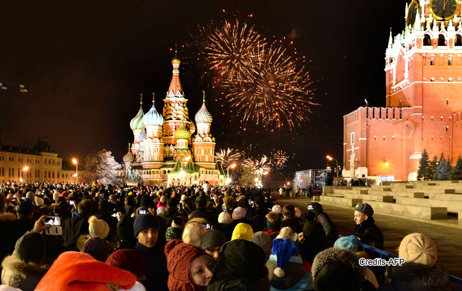 Fireworks explode over Ebrie Lagoon during New Year celebrations - Sakshi34