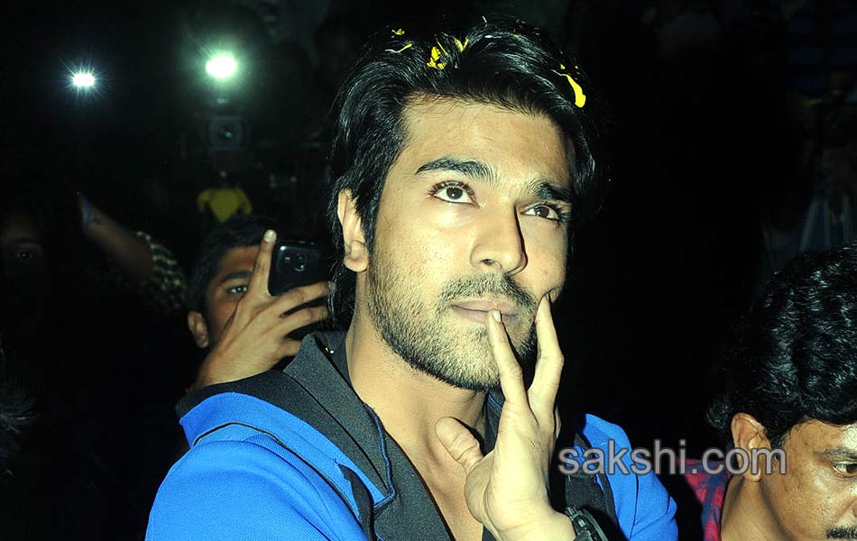 Yevadu Theatrical Trailer Launch at Sandhya Theather - Sakshi5