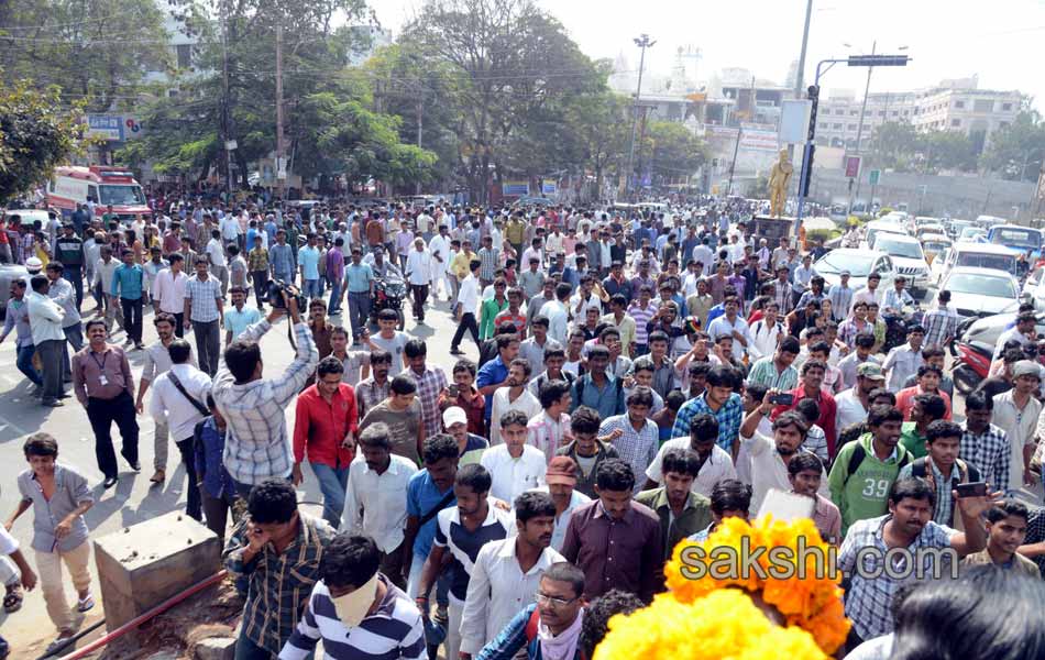 Celebrities and fans pay tributes to Uday Kiran31