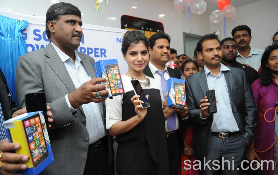 Samantha releases Nokia Lumia 1320 in Big C at Ameerpet3