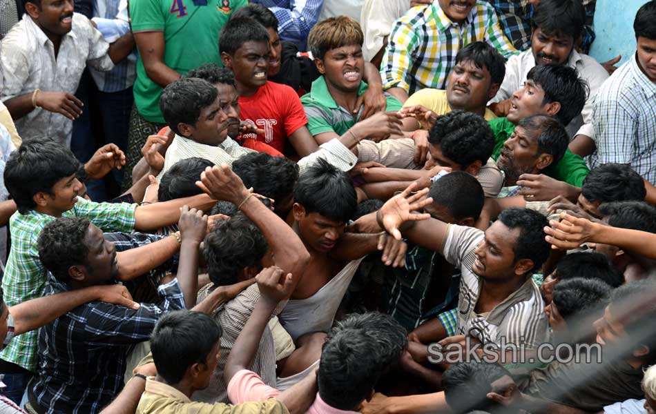 2014 Alanganallur Jallikattu - Sakshi21