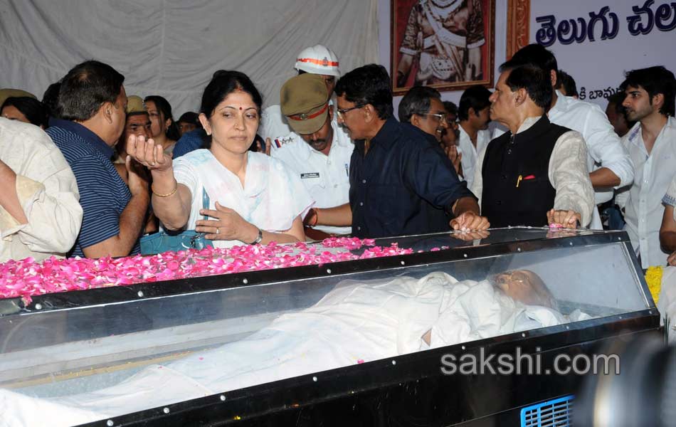 akkineni nageswara rao funerals in annapurna studios46