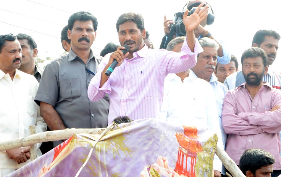 YS Jagan samaikya shankaravam tour in sri kalahasthi - Sakshi4