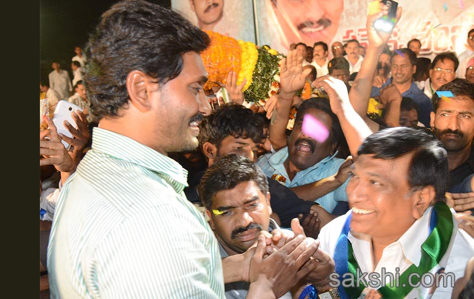 jagan mohan reddy samaikya shankaravam tour in srikakulam - Sakshi11