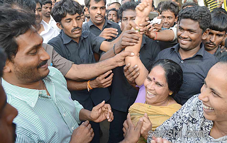 jagan mohan reddy samaikya shankaravam tour in srikakulam - Sakshi18