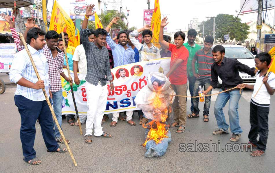 national highway blockade in Seemandhra - Sakshi3