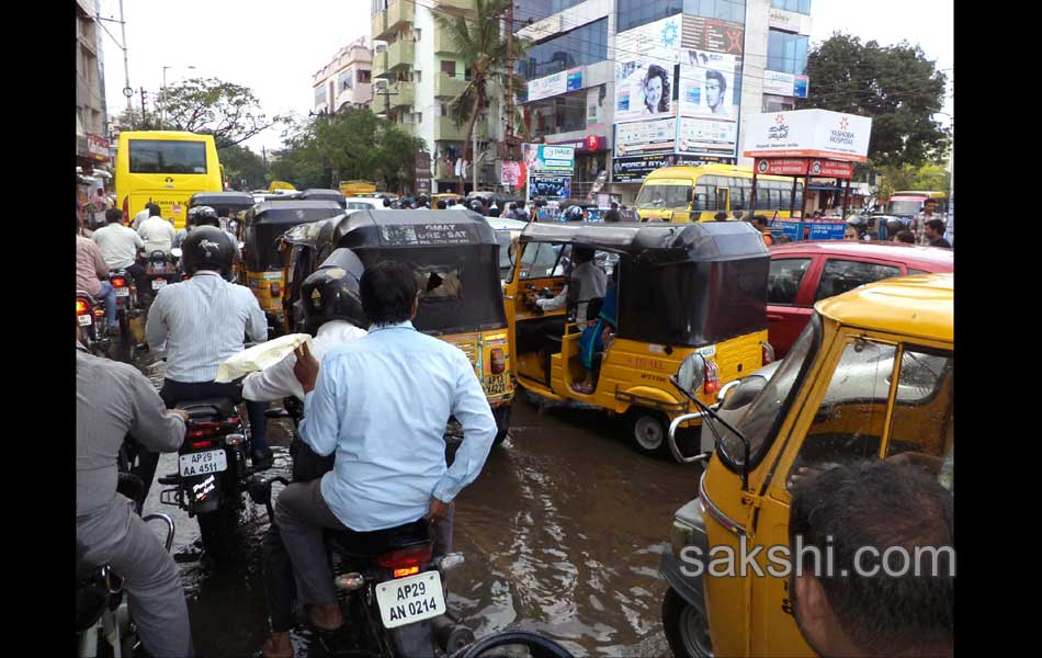 హైదరాబాద్ లో భారీ వర్షం20