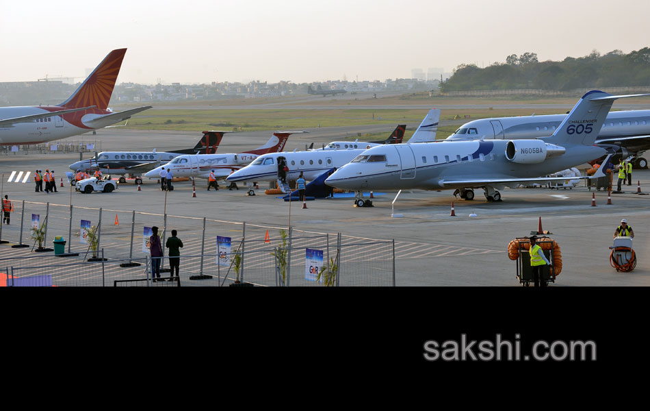 Students in Aviation Show29