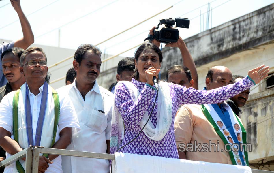 Sharmila s YSR Janabheri at Sullurpet - Sakshi11