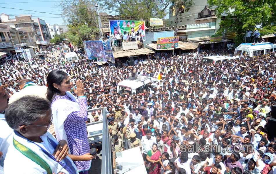 Sharmila s YSR Janabheri at Sullurpet - Sakshi17