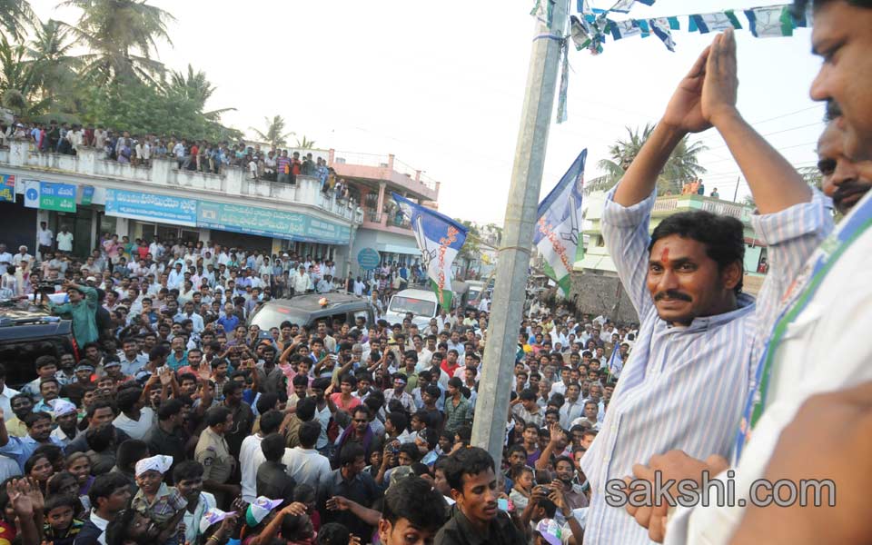 ys jagan mohan reddy  janapatham in east godavari - Sakshi1