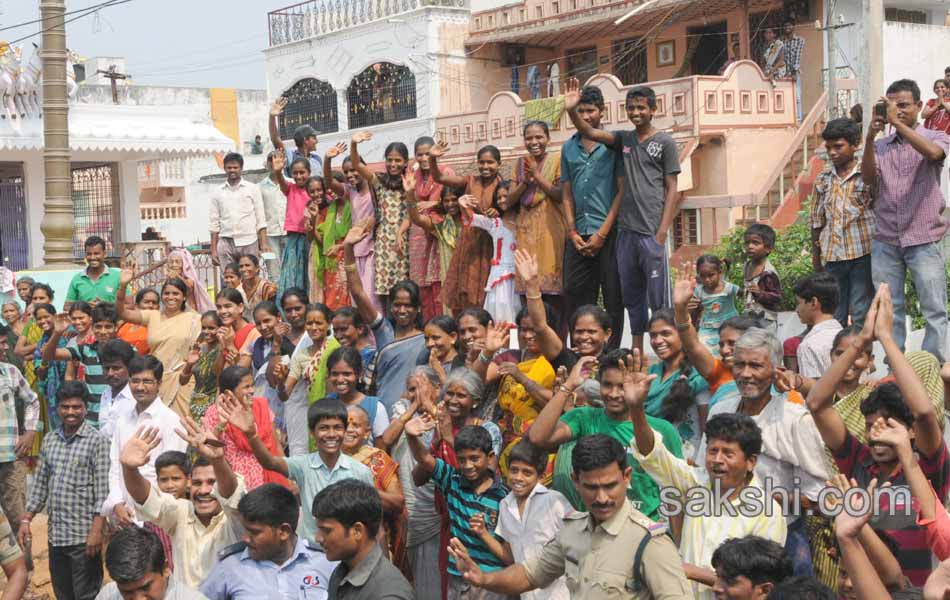 jagan road show - Sakshi4