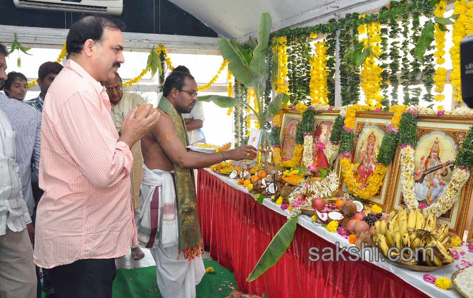 Evariki Evaru movie opening - Sakshi2