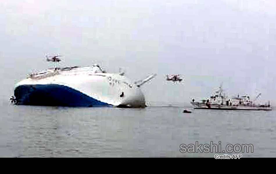 Ferry sinking off South Korean coast over 470 people on board18