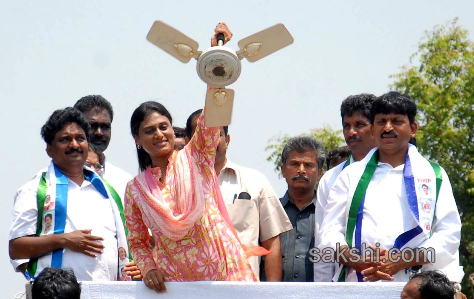 Sharmila s Janapatham at Khammam Distric - Sakshi8