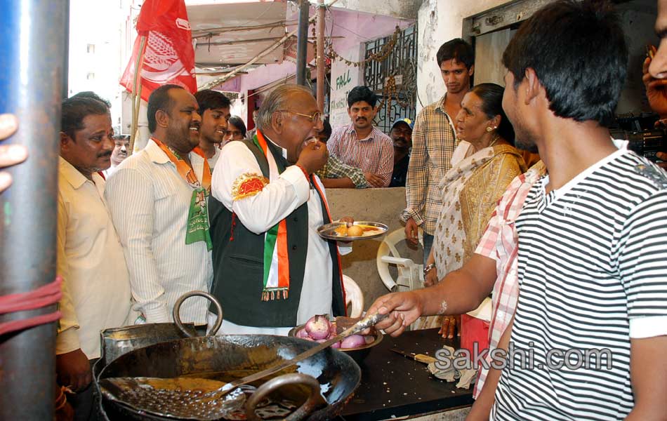 Candets of Telangana participating with people works during election - Sakshi16