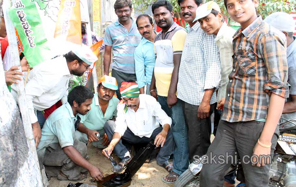 Candets of Telangana participating with people works during election - Sakshi22