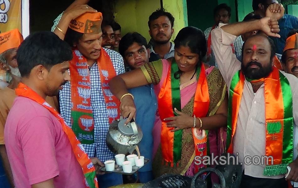 Candets of Telangana participating with people works during election - Sakshi28