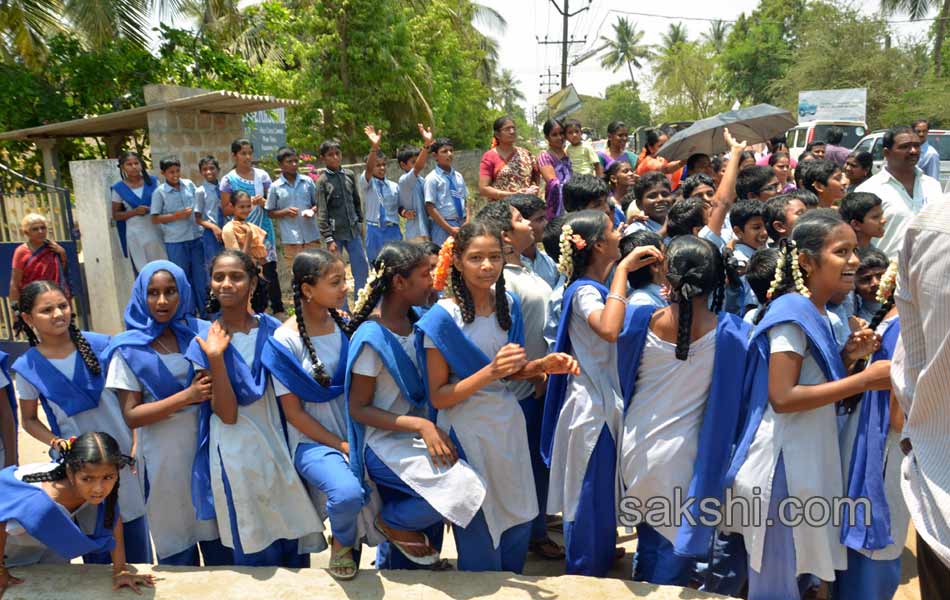 Jagan s Janapatham at Guntur District - Sakshi1