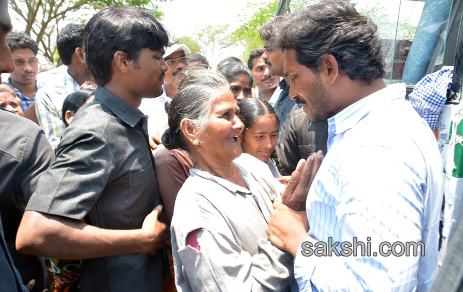 Jagan s Janapatham at Guntur District - Sakshi9