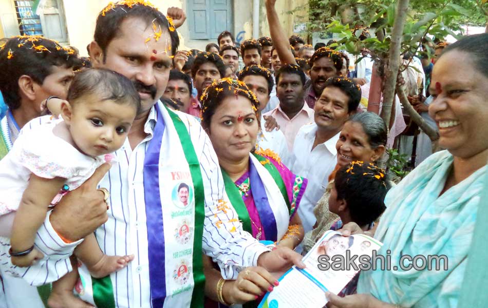 candidates of seemandhra participating with people works during election Campaign - Sakshi17