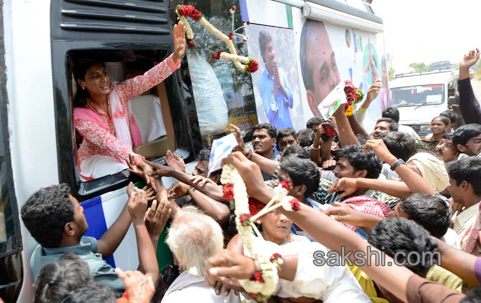 Sharmila s Janapatham at Kurnool District - Sakshi14