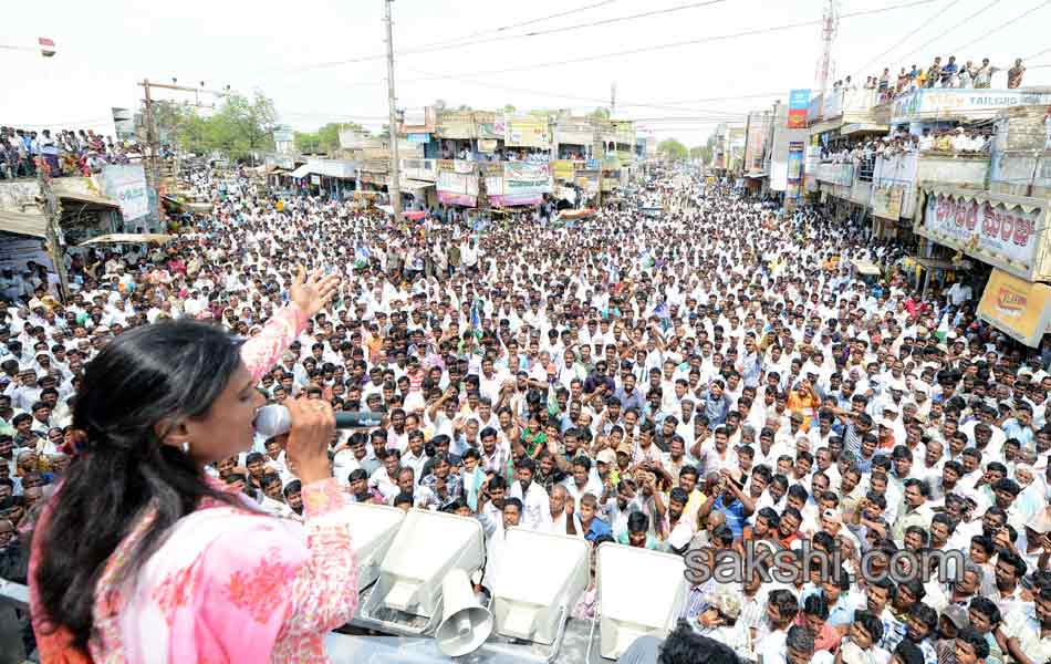 Sharmila s Janapatham at Kurnool District - Sakshi16