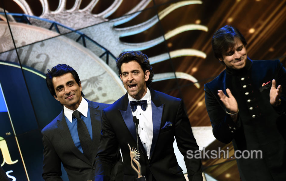 Bollywood biggest awards show comes to America - Sakshi16