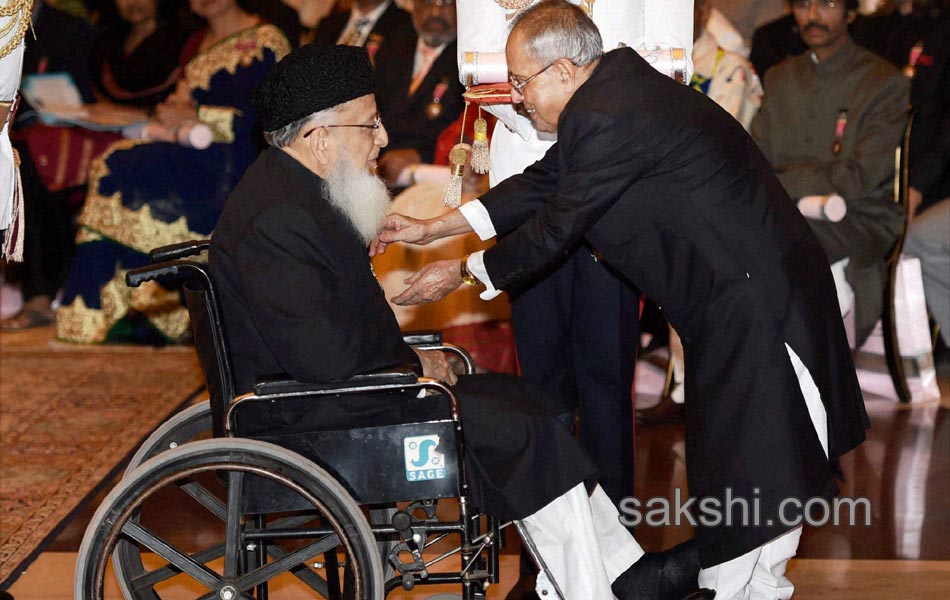 President Pranab Mukherjee presents Padma Awards 2014 - Sakshi6