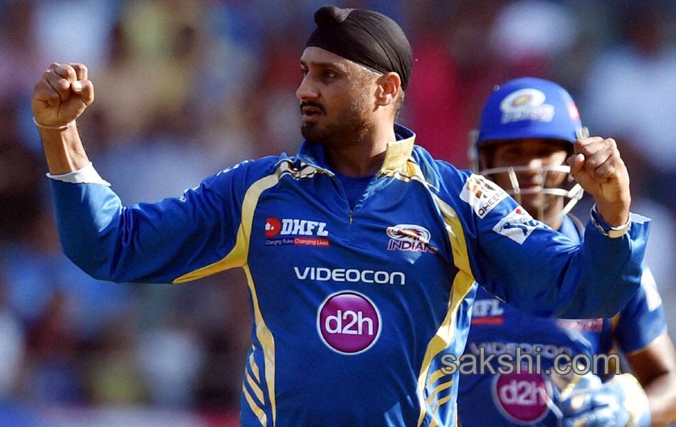 Mumbai Indians down Punjab for first win in IPL8