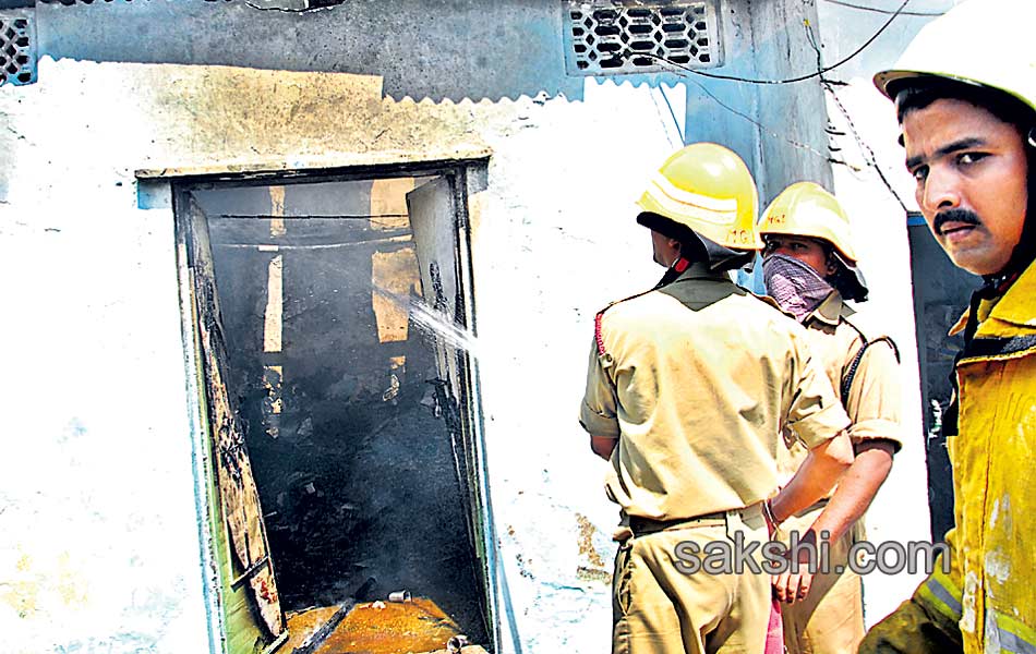 3 killed in police firing in Hyderabad clashes - Sakshi2