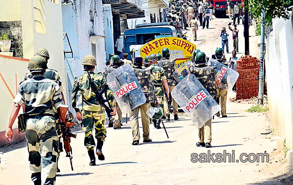 3 killed in police firing in Hyderabad clashes - Sakshi9